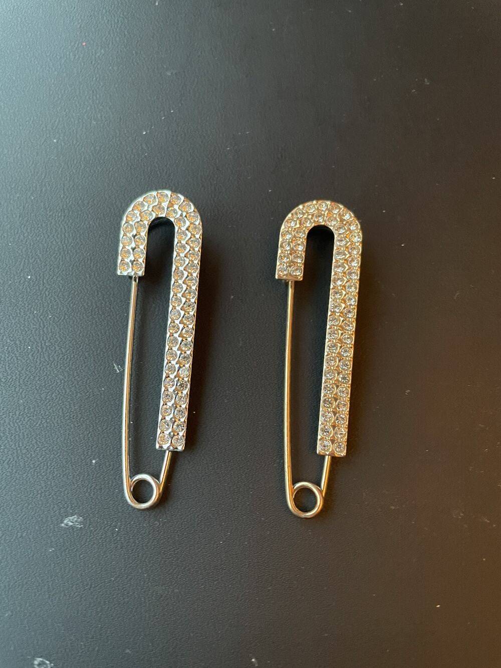 Set Of 2 Candy Cane Christmas Pins Decorative Accessory